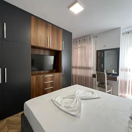 Central Modern Flat At Jordan Misja Street 公寓 *